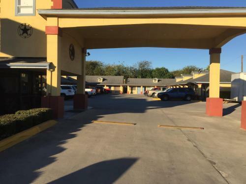 Motel Raintree Inn And Suites