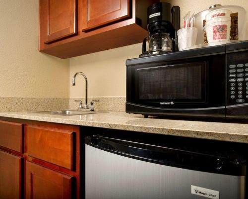 Hotel Comfort Suites Baylor North