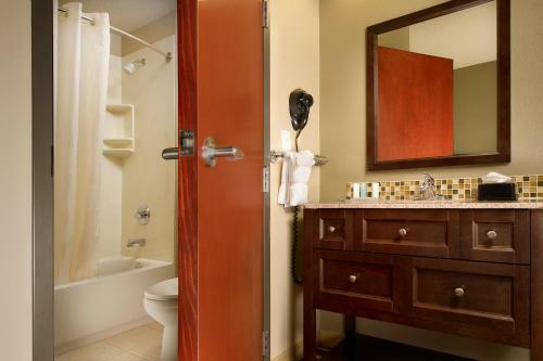 Hotel Comfort Suites Baylor North