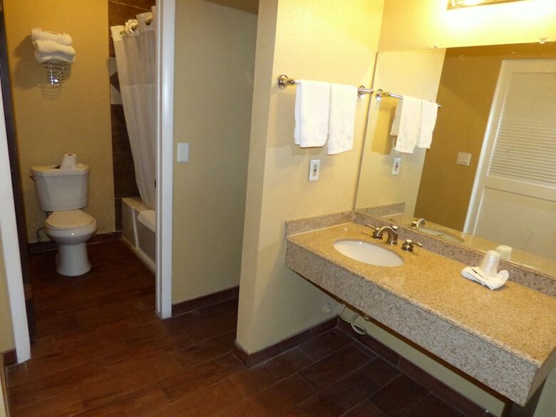 Motel Economy Inn & Suites