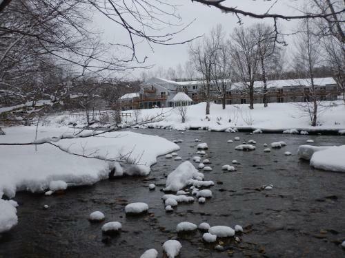 Lodge Mountaineer Inn