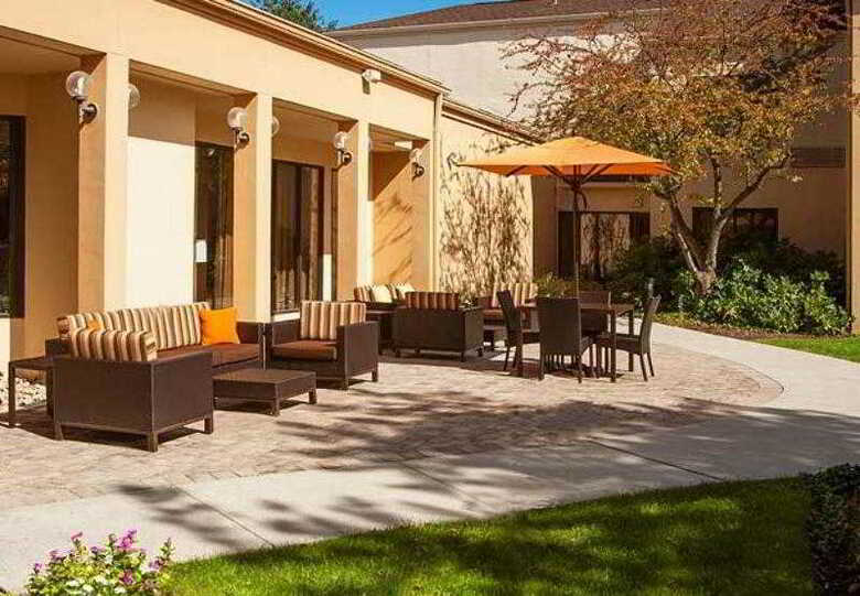 Hotel Courtyard Charlottesville North