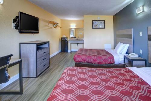 Hotel Econo Lodge At Military Circle