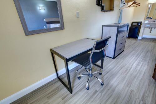 Hotel Econo Lodge At Military Circle