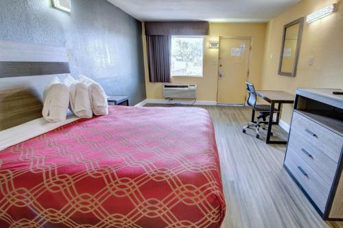 Hotel Econo Lodge At Military Circle