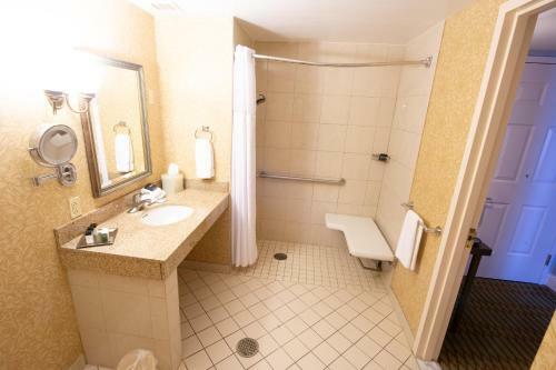 Virginia Crossings Hotel, Tapestry Collection By Hilton