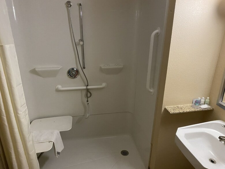 Hotel Clarion Inn & Suites Virginia Beach