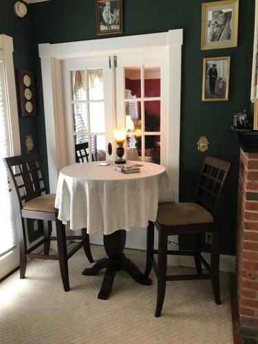 Bed & Breakfast A Williamsburg White House Inn