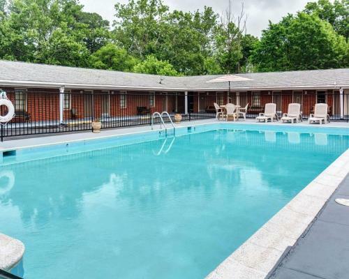 Hotel Rodeway Inn & Suites Williamsburg