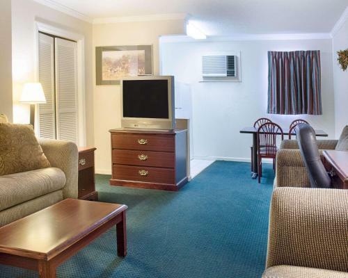 Hotel Rodeway Inn & Suites Williamsburg