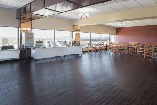 Hotel Ramada By Wyndham Downtown Spokane