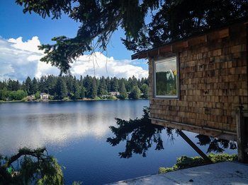 Cottage Lake Tree House Bed And Breakfast