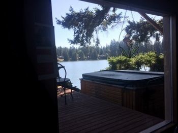 Cottage Lake Tree House Bed And Breakfast