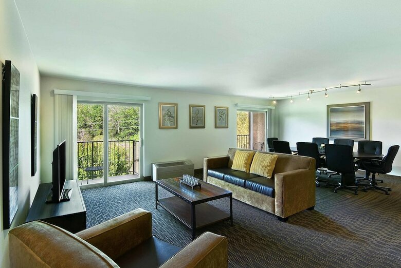 Hotel Oxford Suites Yakima