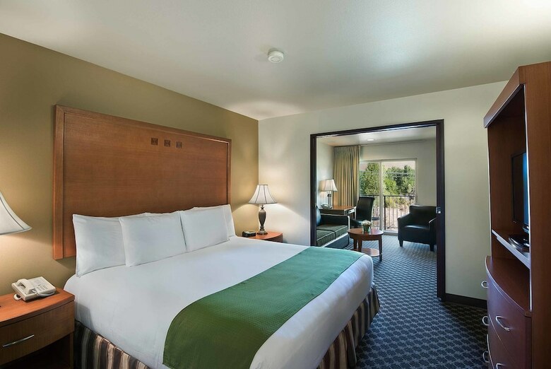 Hotel Oxford Suites Yakima