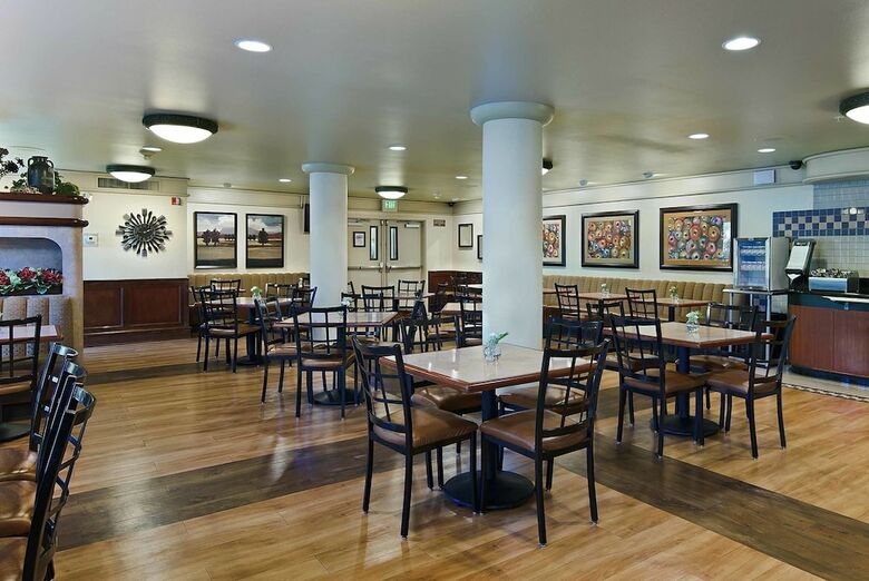 Hotel Oxford Suites Yakima