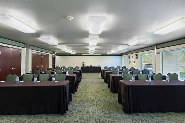 Hotel Oxford Suites Yakima