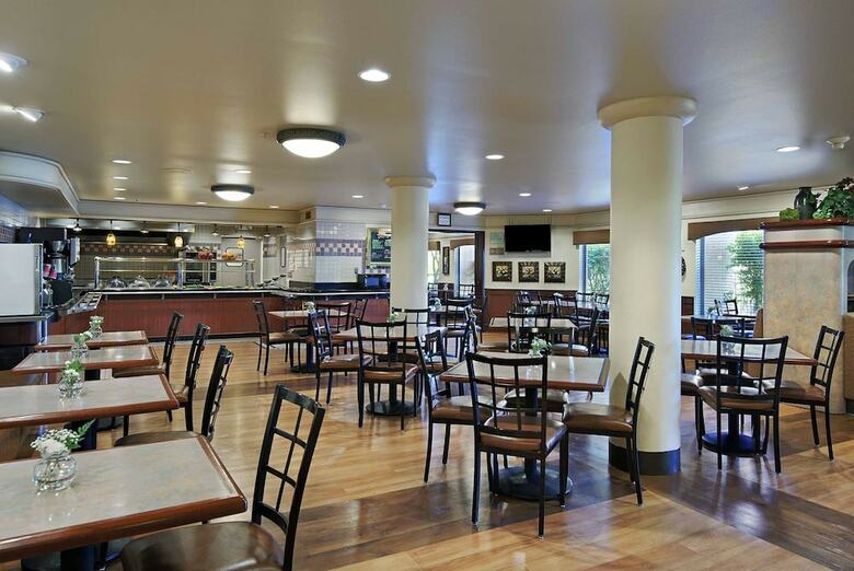 Hotel Oxford Suites Yakima