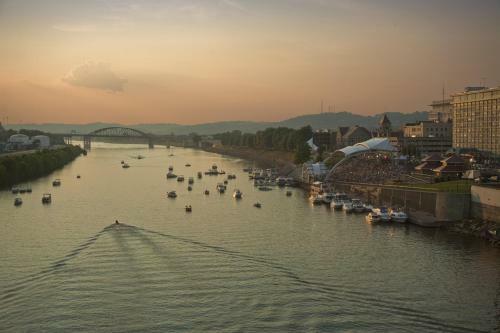 Hotel Holiday Inn Express Charleston-civic Center