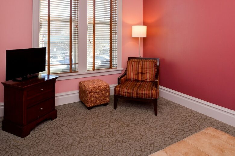 Montvale Hotel