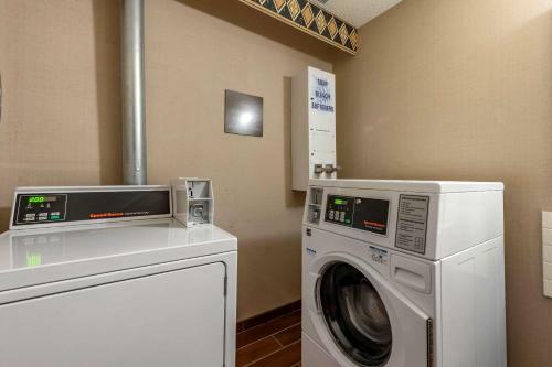 Hotel Comfort Inn & Suites