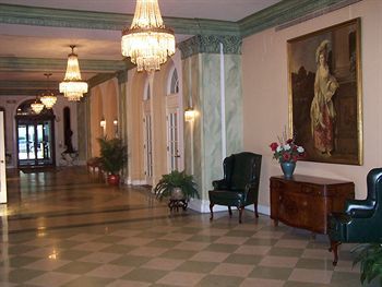 Hotel Knickerbocker On The Lake