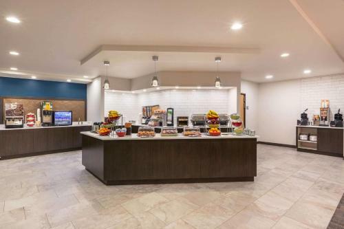 Alakai Hotel & Suites