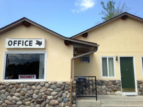 Motel A Western Rose