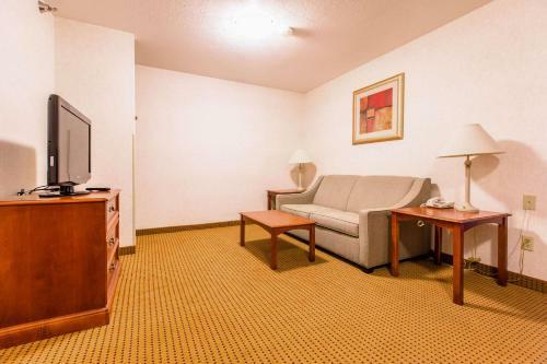 Hotel Quality Inn & Suites - University