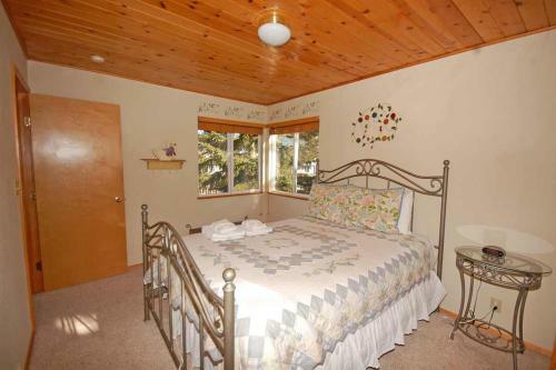 1923 Cathedral Court Home