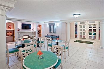 Hotel Ambassador Inn And Suites