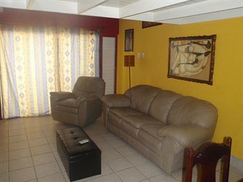 Apartamento Chrisanns Beach Resort
