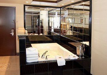 Hotel Rodeway Inn & Suites