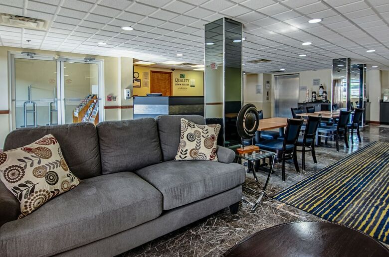 Hotel Quality Inn & Suites