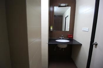 Hotel Oyo Premium Sola Sg Highway