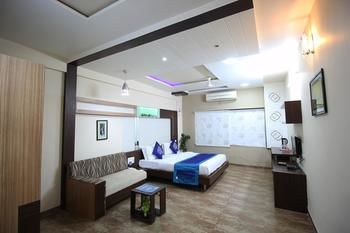 Hotel Oyo Premium Sola Sg Highway