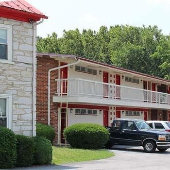 Motel Hometown Inn Staunton