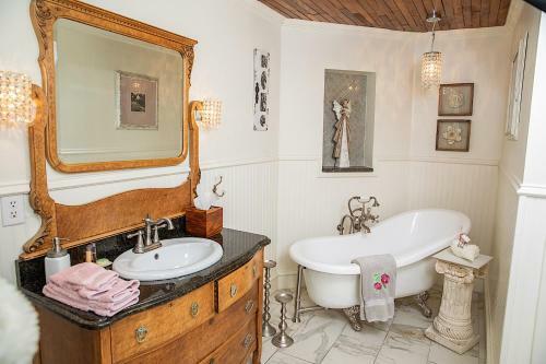 Bed & Breakfast Red Gate Inn