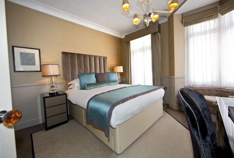 St James Hotel & Club