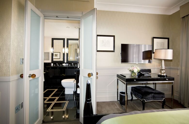 St James Hotel & Club