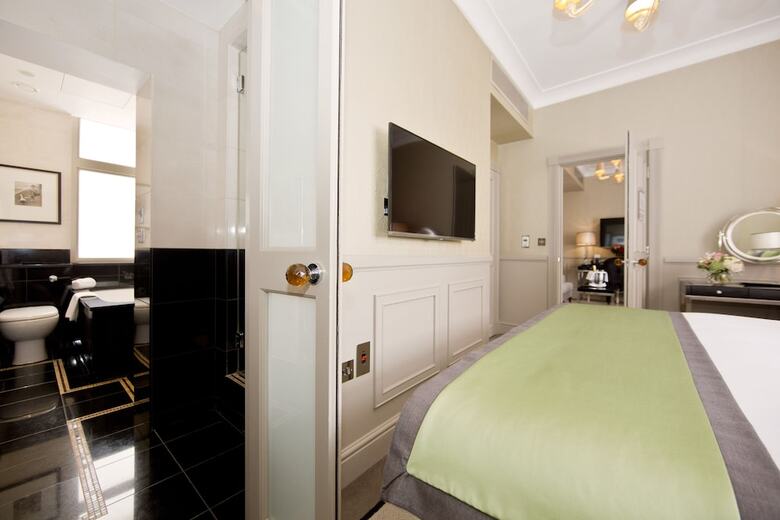 St James Hotel & Club