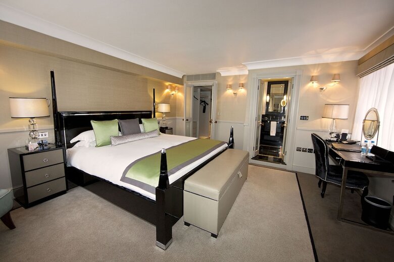 St James Hotel & Club