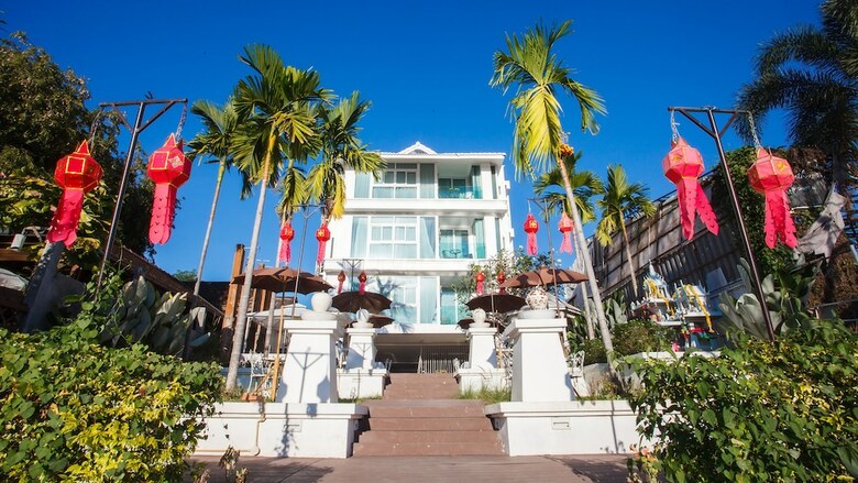 Oyo 261 Riverside Colonial Hotel