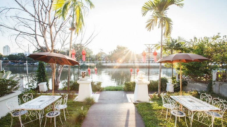 Oyo 261 Riverside Colonial Hotel
