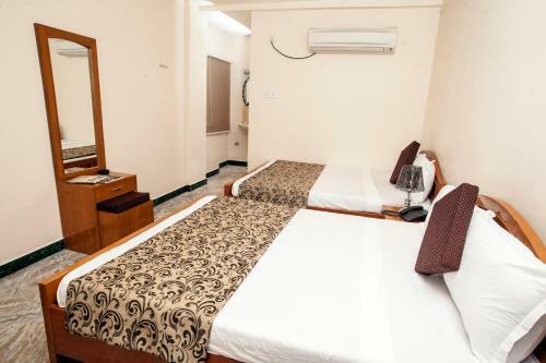 Hotel Rathnavel Towers