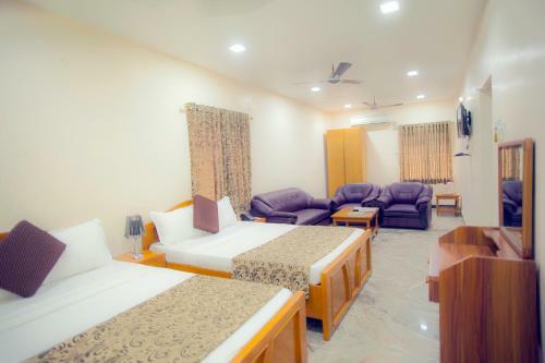 Hotel Rathnavel Towers