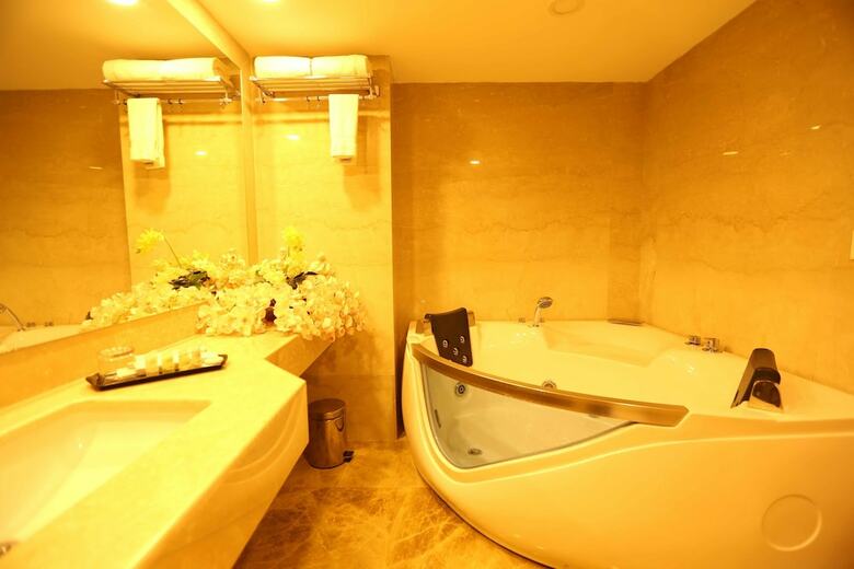 Hotel Chennai Le Palace