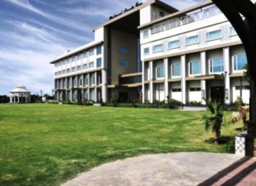 Hotel Brijwasi Lands Inn