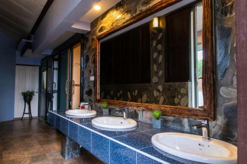 Hotel Baanrimnam Resort Trat