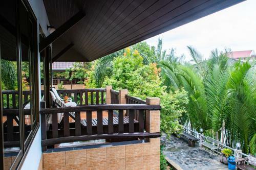Hotel Baanrimnam Resort Trat